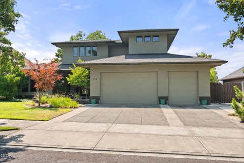 Tiny photo for 938 St Andrews Way, Eagle Point, OR 97524 (MLS # 220226838)