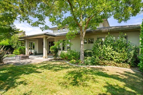 Tiny photo for 938 St Andrews Way, Eagle Point, OR 97524 (MLS # 220226838)