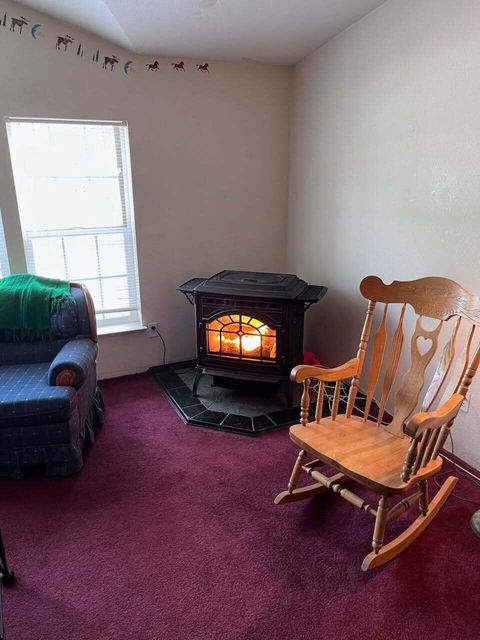 Tiny photo for 370 Highway 422, Chiloquin, OR 97624 (MLS # 220211425)