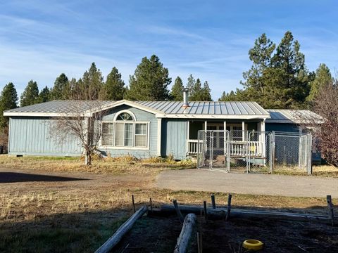 Photo of 370 Highway 422, Chiloquin, OR 97624 (MLS # 220211425)