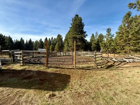 Tiny photo for 370 Highway 422, Chiloquin, OR 97624 (MLS # 220211425)