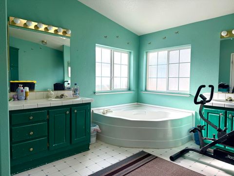 Tiny photo for 370 Highway 422, Chiloquin, OR 97624 (MLS # 220211425)