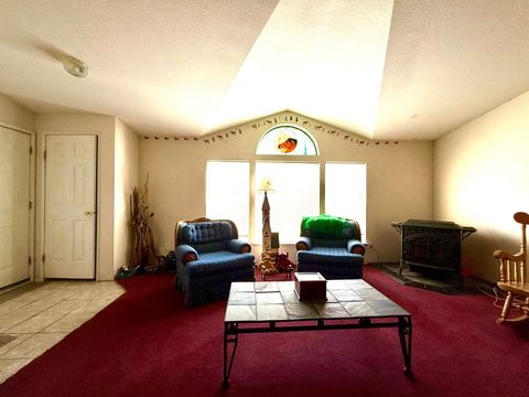 Tiny photo for 370 Highway 422, Chiloquin, OR 97624 (MLS # 220211425)