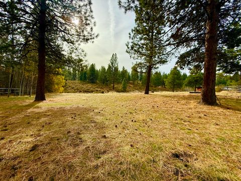 Tiny photo for 370 Highway 422, Chiloquin, OR 97624 (MLS # 220211425)