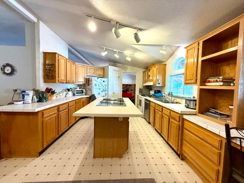 Tiny photo for 370 Highway 422, Chiloquin, OR 97624 (MLS # 220211425)