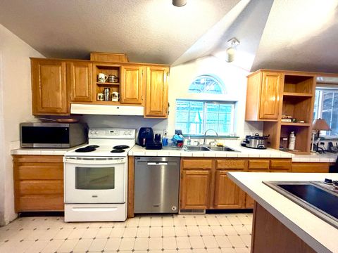 Tiny photo for 370 Highway 422, Chiloquin, OR 97624 (MLS # 220211425)