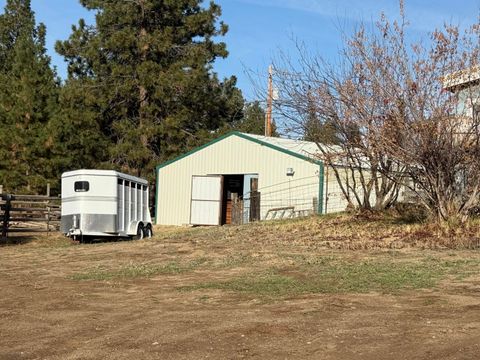 Tiny photo for 370 Highway 422, Chiloquin, OR 97624 (MLS # 220211425)