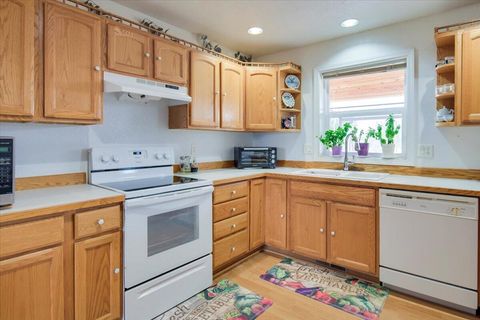 Tiny photo for 13645 SW Prairie Road, Terrebonne, OR 97760 (MLS # 220215310)