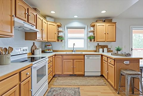 Tiny photo for 13645 SW Prairie Road, Terrebonne, OR 97760 (MLS # 220215310)