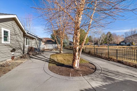 Tiny photo for 2365 NE Lakeridge Drive, Bend, OR 97701 (MLS # 220214913)