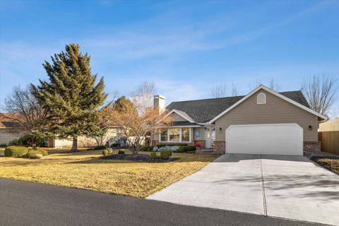 Tiny photo for 2365 NE Lakeridge Drive, Bend, OR 97701 (MLS # 220214913)