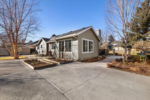 Tiny photo for 2365 NE Lakeridge Drive, Bend, OR 97701 (MLS # 220214913)