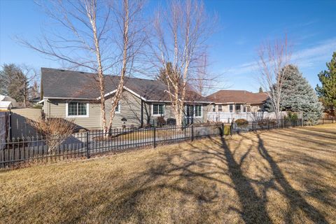 Tiny photo for 2365 NE Lakeridge Drive, Bend, OR 97701 (MLS # 220214913)