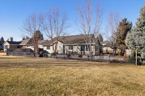 Tiny photo for 2365 NE Lakeridge Drive, Bend, OR 97701 (MLS # 220214913)