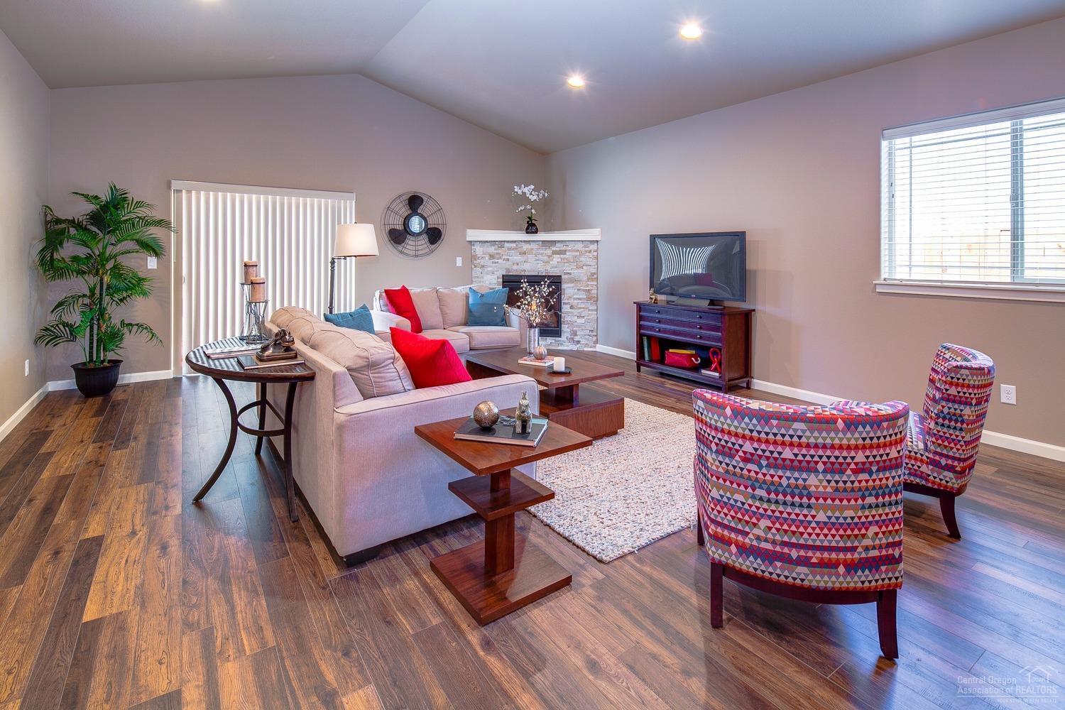 Kian Canyon - Residential