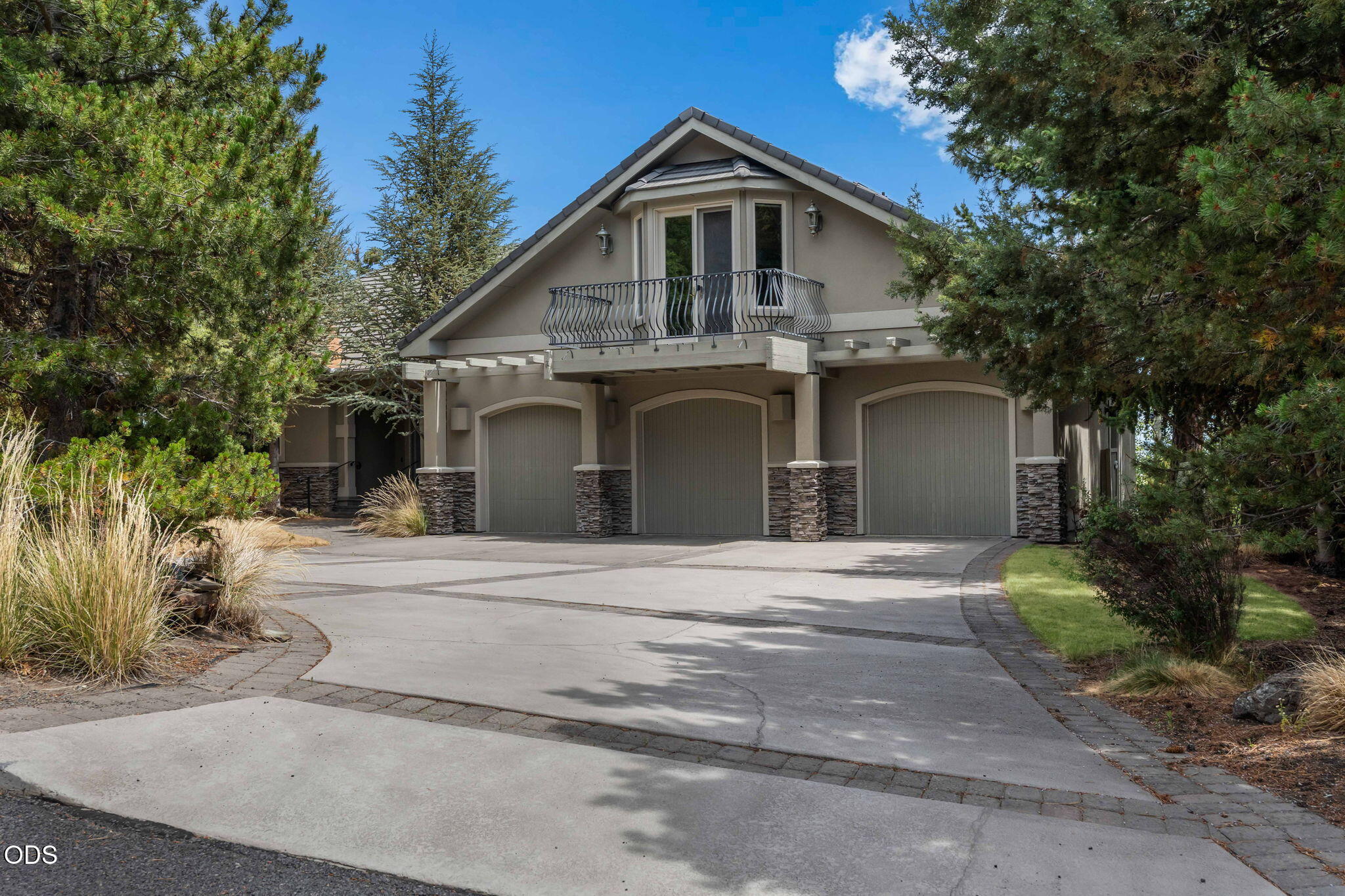 1166 NW Redfield Circle