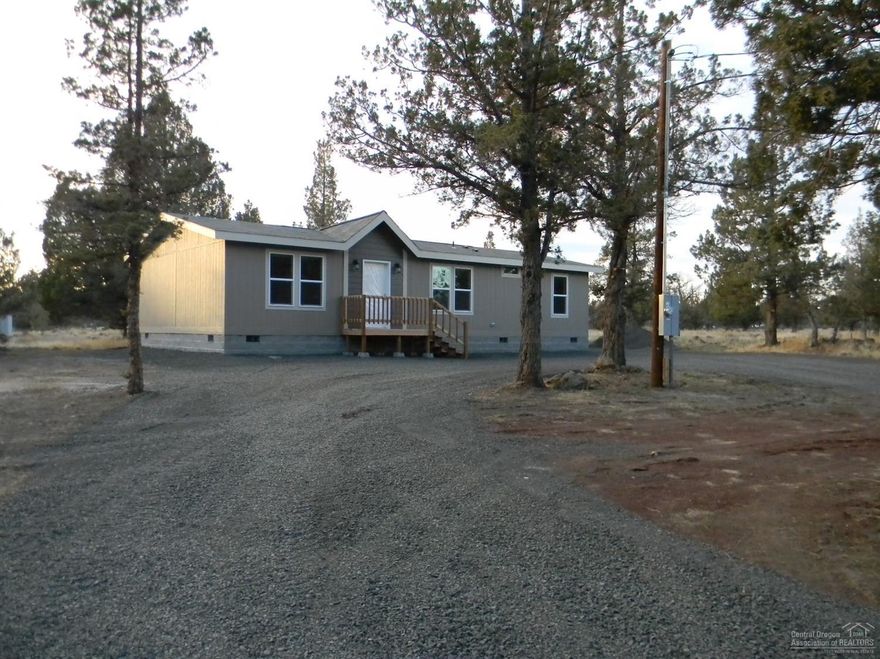 Brand new Marlett home on a beautiful 1 acre lot. You must see this turn key property to appreciate all it offers. Enjoy all the amenities that Crooked River Ranch has to offer.