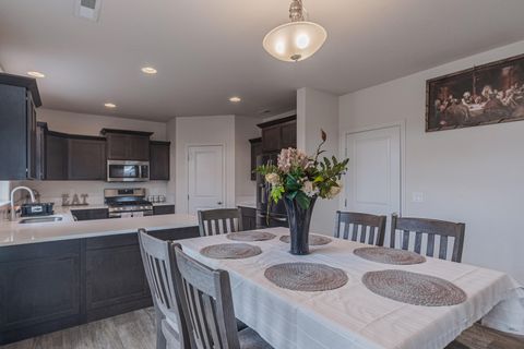 Tiny photo for 1759 Carrera Circle, Medford, OR 97504 (MLS # 220210746)