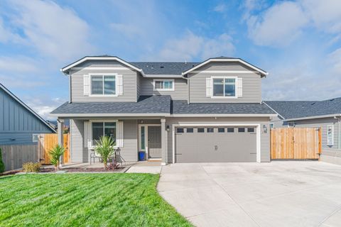 Photo of 1759 Carrera Circle, Medford, OR 97504 (MLS # 220210746)