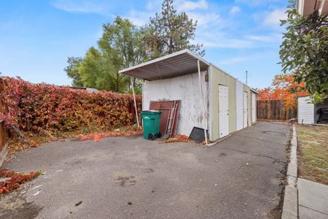 Tiny photo for 5714 Schiesel Avenue, Klamath Falls, OR 97603 (MLS # 220210670)