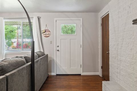 Tiny photo for 5714 Schiesel Avenue, Klamath Falls, OR 97603 (MLS # 220210670)