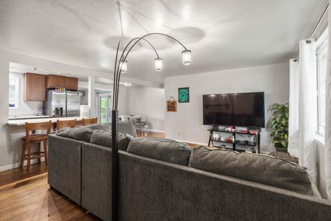 Tiny photo for 5714 Schiesel Avenue, Klamath Falls, OR 97603 (MLS # 220210670)