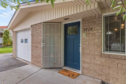Tiny photo for 5714 Schiesel Avenue, Klamath Falls, OR 97603 (MLS # 220210670)