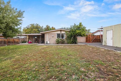 Tiny photo for 5714 Schiesel Avenue, Klamath Falls, OR 97603 (MLS # 220210670)