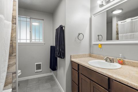 Tiny photo for 5714 Schiesel Avenue, Klamath Falls, OR 97603 (MLS # 220210670)