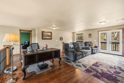 Tiny photo for 12594 McNeil Creek Road, Trail, OR 97541 (MLS # 220214205)