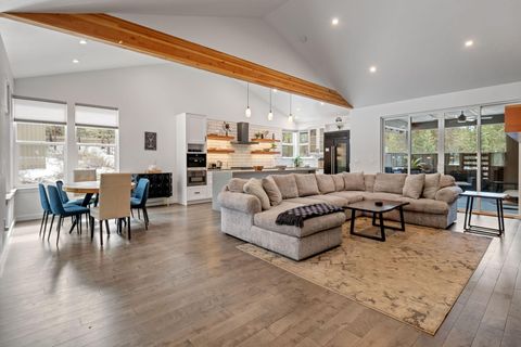 Tiny photo for 57752 Lassen Lane #9, Sunriver, OR 97707 (MLS # 220219571)