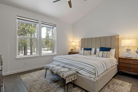 Tiny photo for 57752 Lassen Lane #9, Sunriver, OR 97707 (MLS # 220219571)