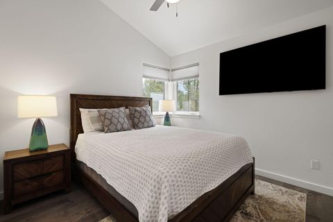 Tiny photo for 57752 Lassen Lane #9, Sunriver, OR 97707 (MLS # 220219571)