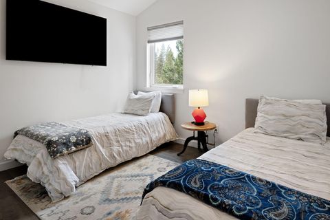 Tiny photo for 57752 Lassen Lane #9, Sunriver, OR 97707 (MLS # 220219571)