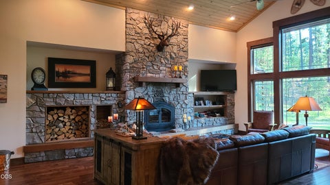 Tiny photo for 54937 Forest Lane, Bend, OR 97707 (MLS # 220224802)