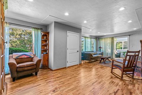 Tiny photo for 2500 Capital Avenue, Medford, OR 97504 (MLS # 220211109)