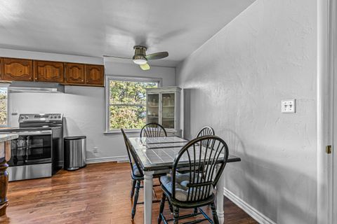 Tiny photo for 2500 Capital Avenue, Medford, OR 97504 (MLS # 220211109)