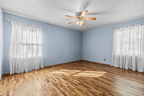 Tiny photo for 2500 Capital Avenue, Medford, OR 97504 (MLS # 220211109)