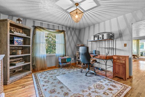 Tiny photo for 2500 Capital Avenue, Medford, OR 97504 (MLS # 220211109)