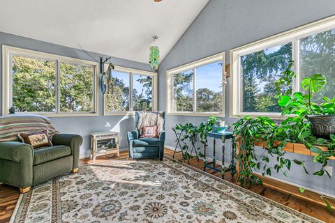 Tiny photo for 2500 Capital Avenue, Medford, OR 97504 (MLS # 220211109)