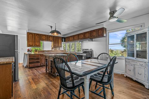 Tiny photo for 2500 Capital Avenue, Medford, OR 97504 (MLS # 220211109)