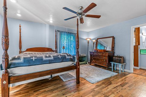 Tiny photo for 2500 Capital Avenue, Medford, OR 97504 (MLS # 220211109)