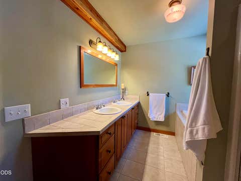Tiny photo for 53556 Kokanee Way, La Pine, OR 97739 (MLS # 220225715)