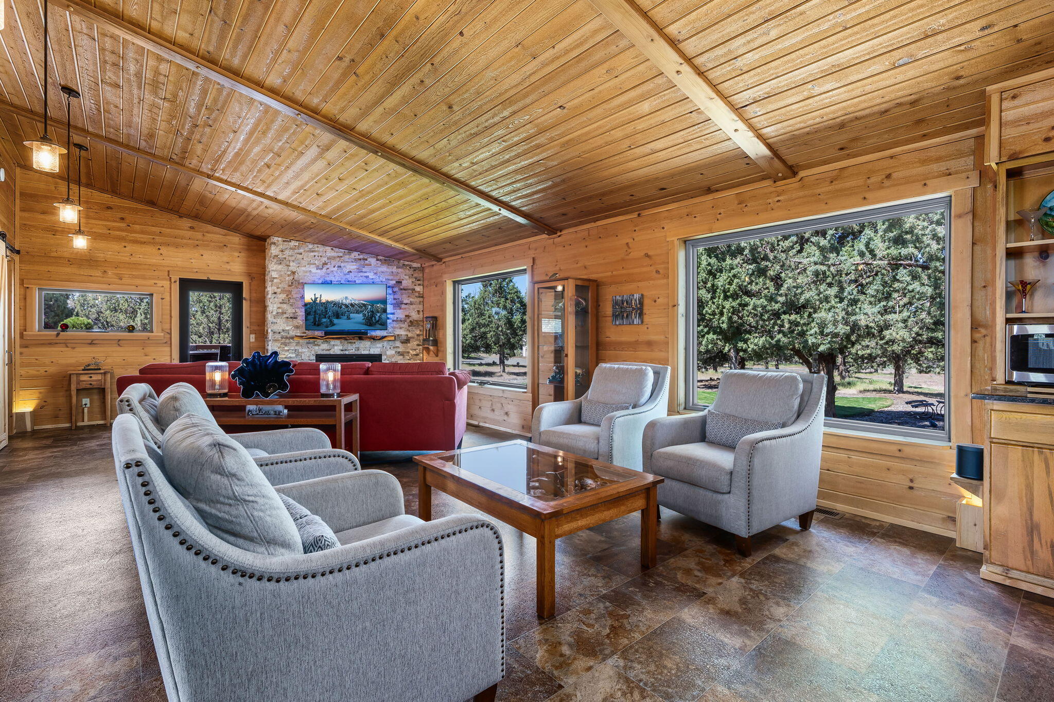 7335 NW Poplar Drive