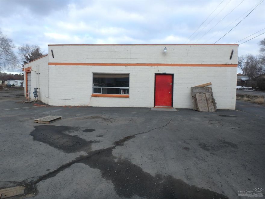 Great location near the downtown for that tenant who requires a retail location however repairs, produces or requires an almost light industrial building, however commercial customers are key. With over 5,000 sq. ft., heated, concrete floors, large paved parking area with visibility, this is a great option for the right user. Tenant is responsible for electricity, gas, water and sewer. Property must be kept clean and picked up, no storage of cars or trucks.