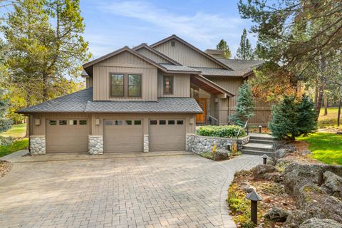 Photo of 57692 Vine Maple Lane #17, Sunriver, OR 97707 (MLS # 220211986)