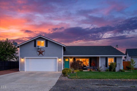 Photo of 522 Scenic Loop, Culver, OR 97734 (MLS # 220229232)