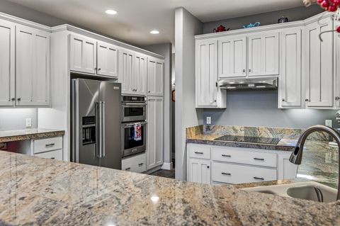 Tiny photo for 2729 NW Havre Court, Bend, OR 97703 (MLS # 220212364)