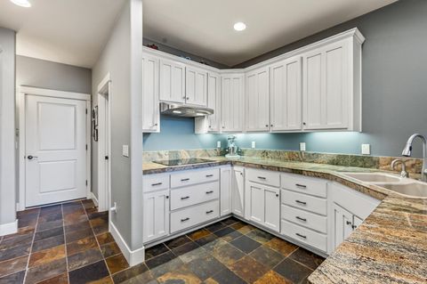 Tiny photo for 2729 NW Havre Court, Bend, OR 97703 (MLS # 220212364)