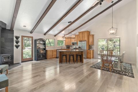 Photo of 512 Bonnie Lane, Grants Pass, OR 97527 (MLS # 220210655)